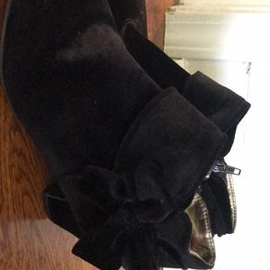 Girls black velvet boots